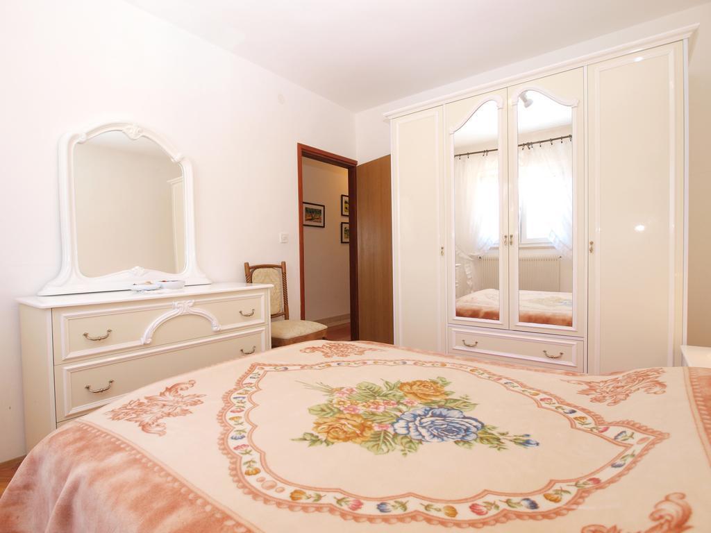 Apartment Luisa 1437 Peruški Zewnętrze zdjęcie
