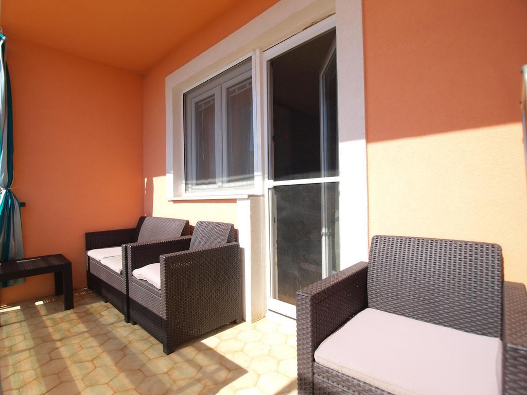 Apartment Luisa 1437 Peruški Zewnętrze zdjęcie